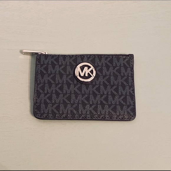 Michael Kors - Picture 1 of 3